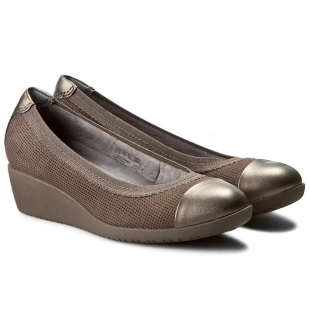 clarks wedge cap toe